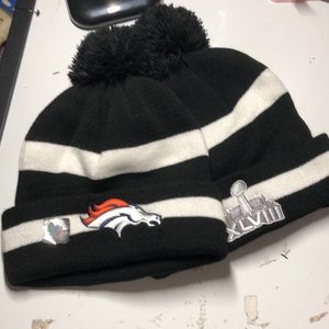 2 Denver Broncos NFL Chase Pom Knit Beanie Hats Black & White Striped Men’s